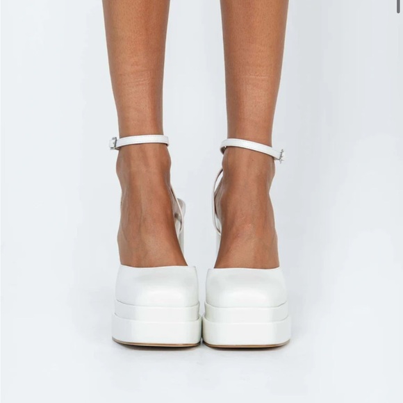 White platform heels with ankle strap- size 7.5 - Picture 1 of 6